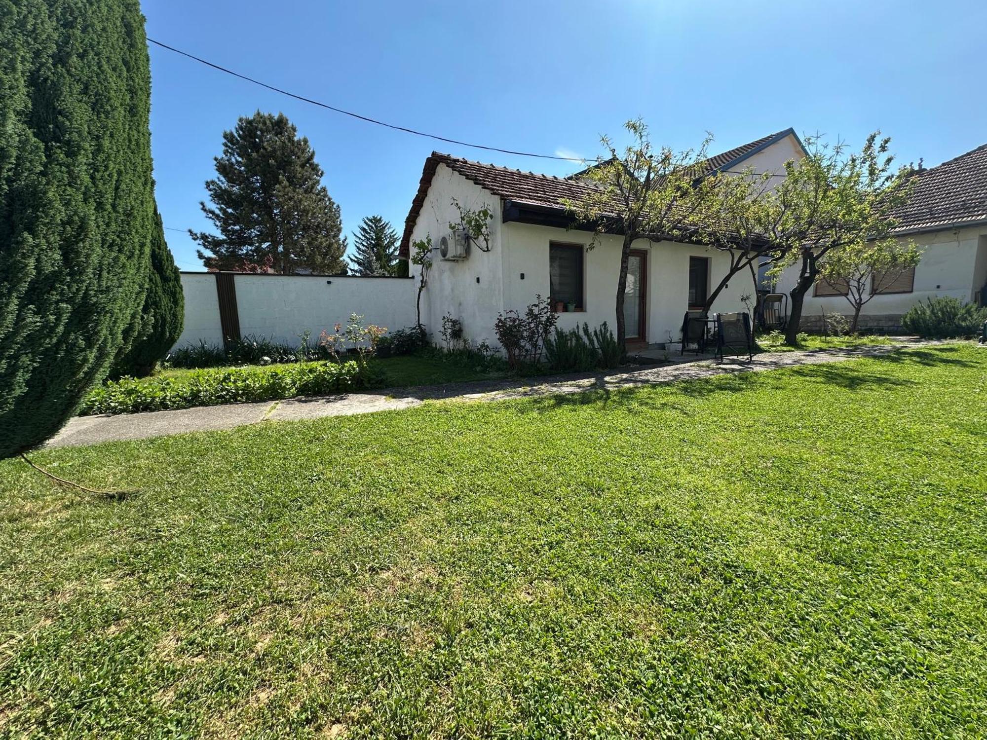 Garden Guesthouse Gjakova Exteriör bild